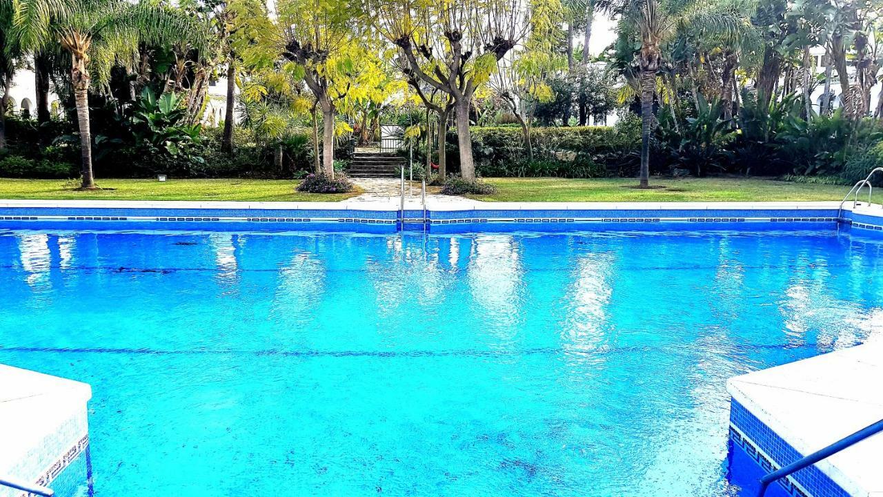 Apartamento Con Vistas Al Campo De Golf Y Piscina Fuengirola Exterior photo